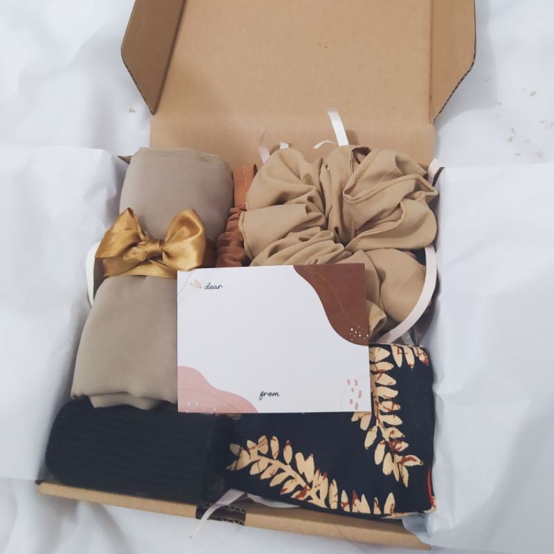 

Gaudigift Giftbox Hijab/ Hampers Hijab/ Kado Ulang Tahun/ Kado Wisuda/ Kado Murah/ Kado Cewek
