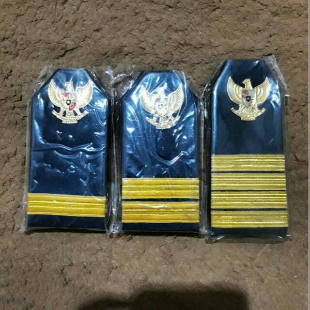 

BAYAR DITEMPAT - EPOLET PELAUT GARUDA PITA EMAS STRIP 1 - 4