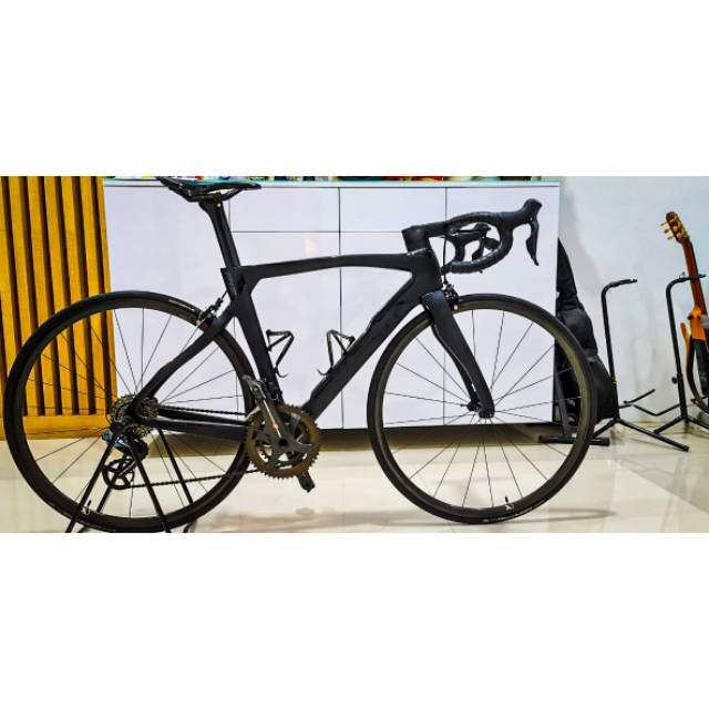 Sepeda road bike Pinarello F12