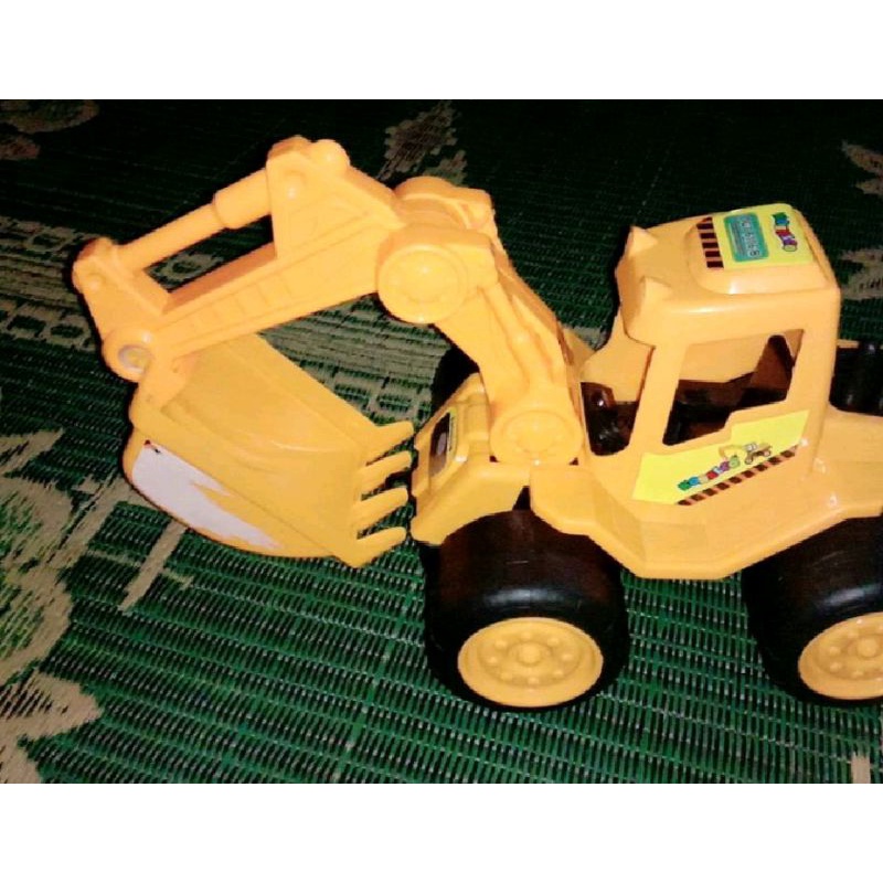 Mainan mobil kolbeko bego Beko besar