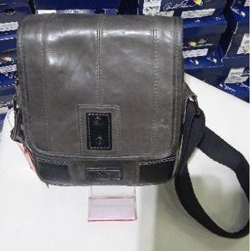 Tas selempang kecil cowok Kickers