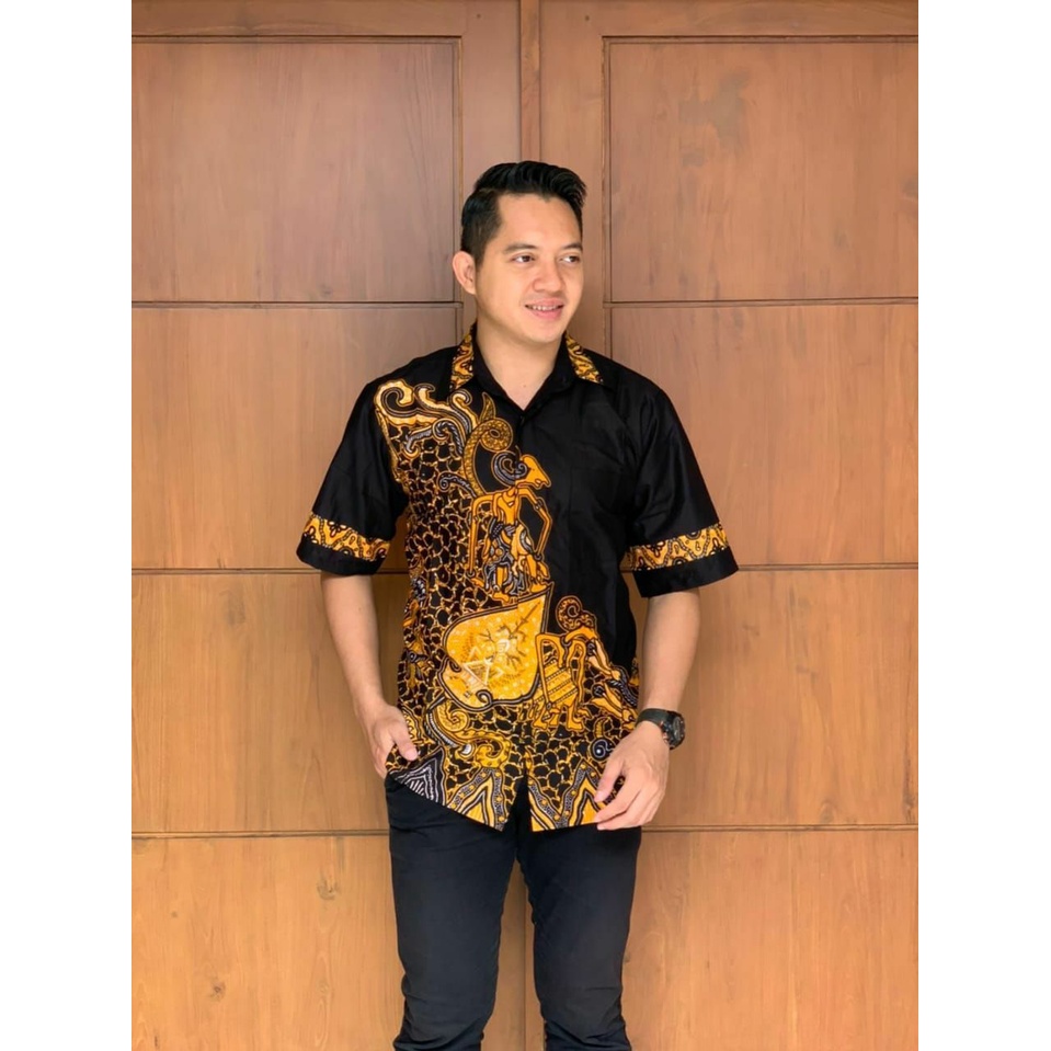 Kemeja batik wayang kuning