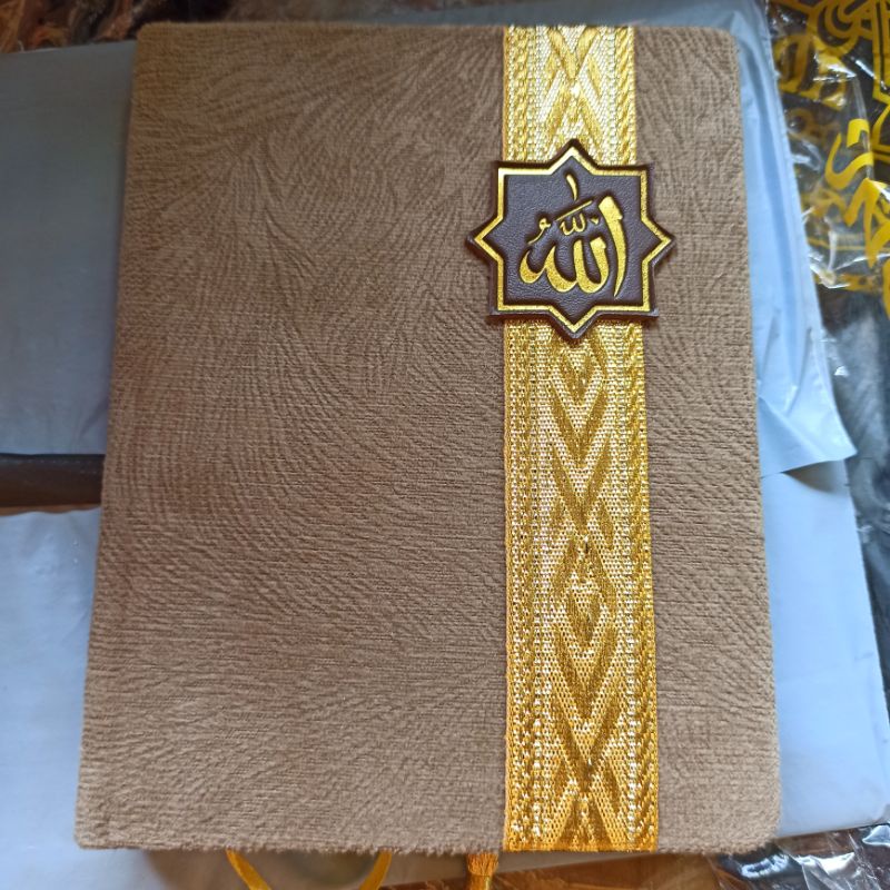 Yasin Beludru Exclusiv Hard Cover Elegan