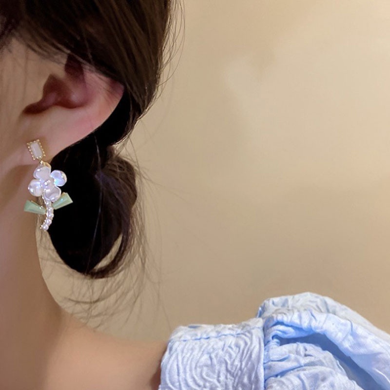 Anting Tusuk Gantung Wanita Bahan Sterling Silver 925 Desain Bunga Hias Mutiara Gaya Korea Untuk Hadiah