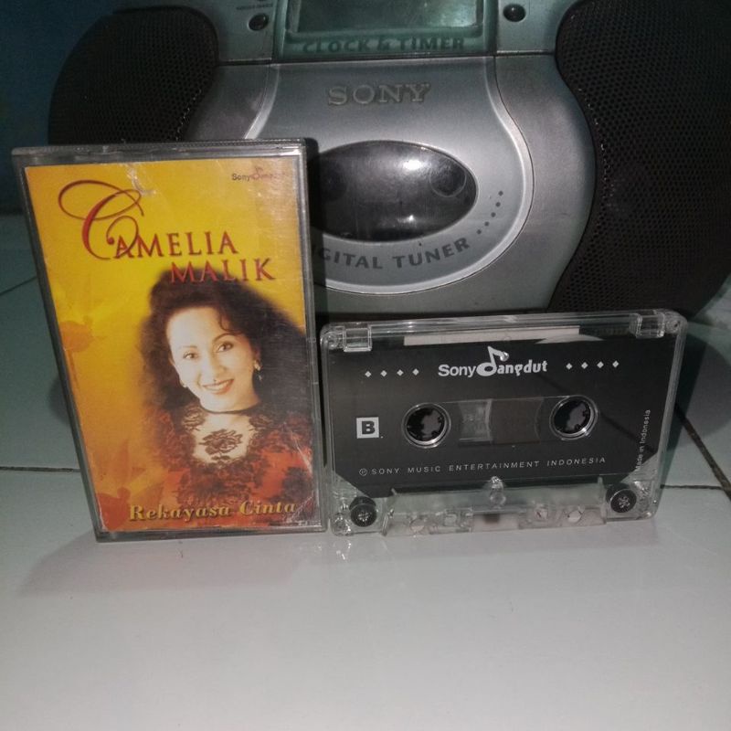 Kaset Pita Camelia Malik