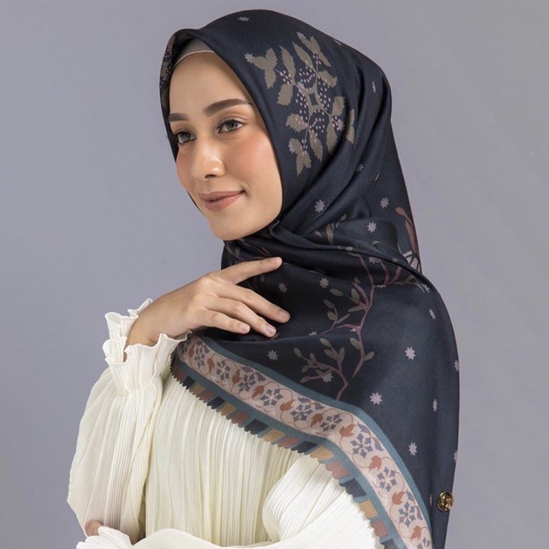 Maina Scarf by Iskanti