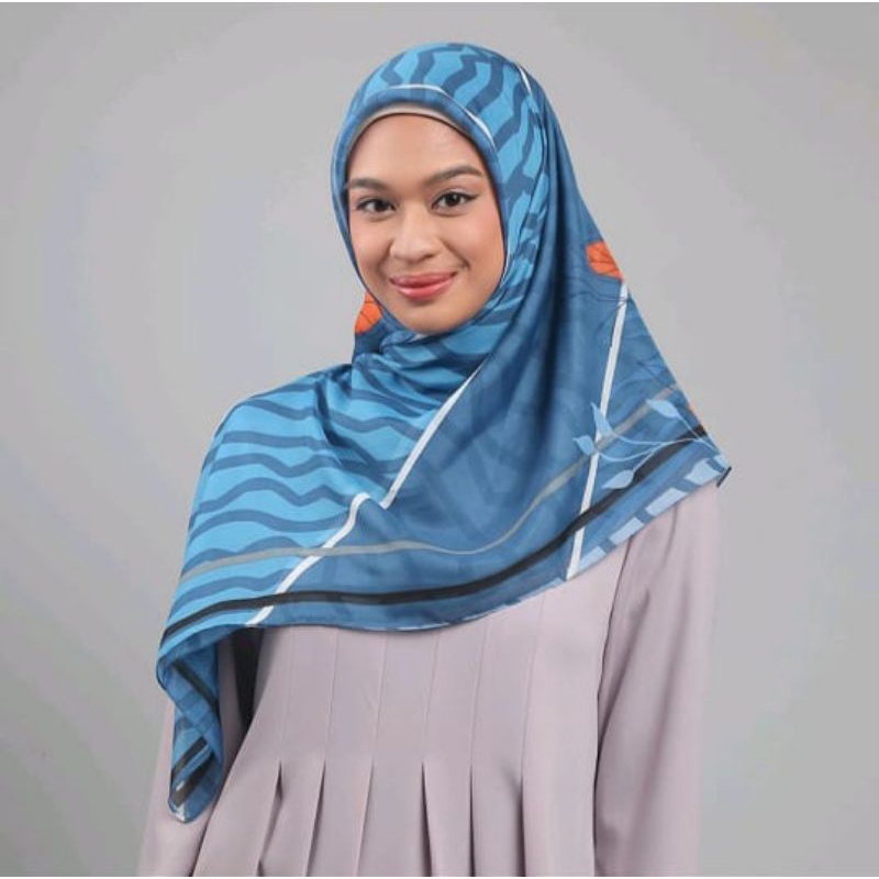 Zoya Scarf Segi empat zoya scarf brand No Tag