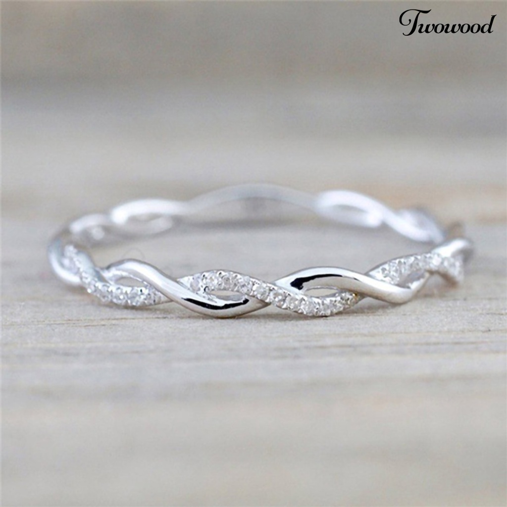 Cincin Bentuk Twisted Bahan Alloy Aksen Berlian Imitasi Untuk Wanita