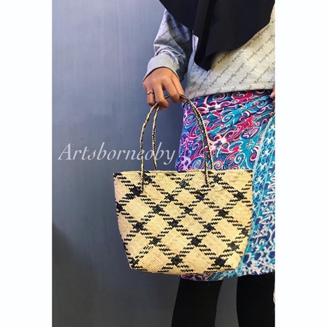 Tas Rotan Khas Kalimantan