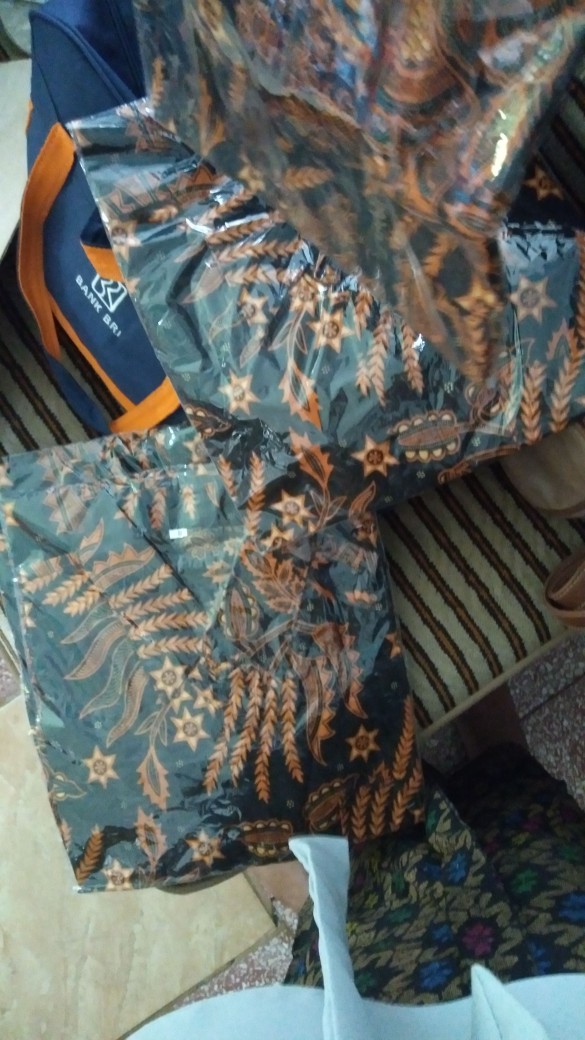 Kemeja Batik Pria Lengan Pendek Motif Manggar