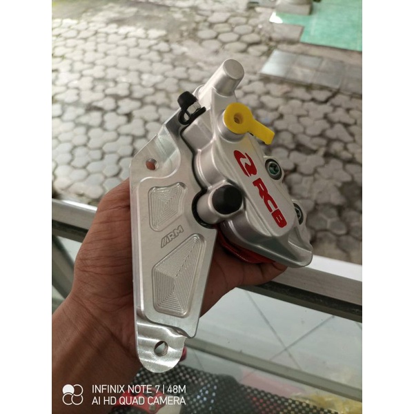 BRACKET KALIPER RCB DISC 260 MM BEAT SCOOPY VARIO MIO