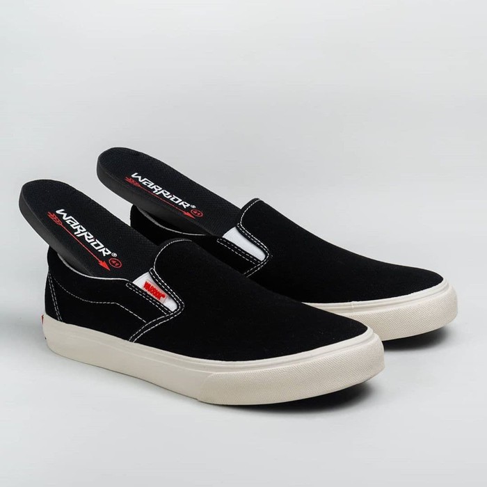 slip on warrior arthur black white original