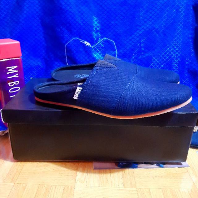 sepatu pria wanita bustong toms navy satay