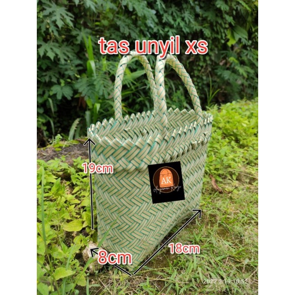 tas anyam unyil mini xs ukuran p×L×t 18×8×19 cm