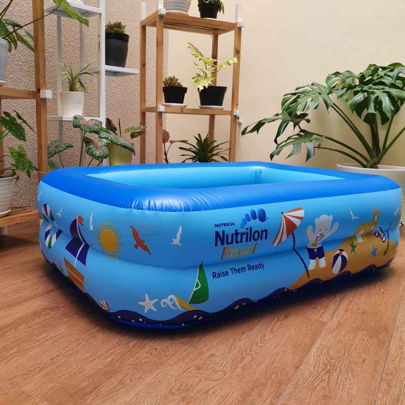 Nutrilon Royal Swimming Pool