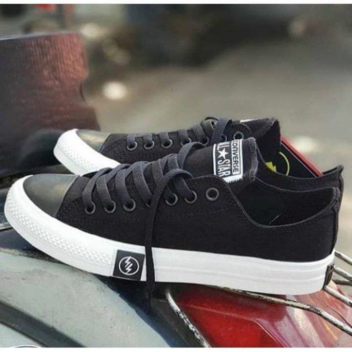 Sepatu Converse Pria Original Sneakers Pria Sepatu Converse Pria Sepatu Convers Sepatu Pria Original Sepatu Pria Original 100  Sepatu Converse Original 100 Sepatu Wanita Terlaris