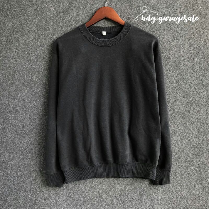 Harga crewneck outlet uniqlo