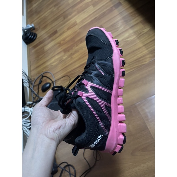 sepatu reebok hitam pink ukuran 39 preloved