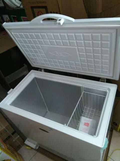 Frigigate CFR-200 Chest Freezer Box Putih