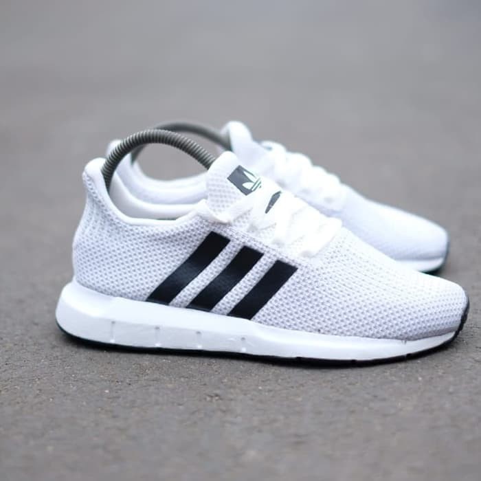 Adidas Swift Run White