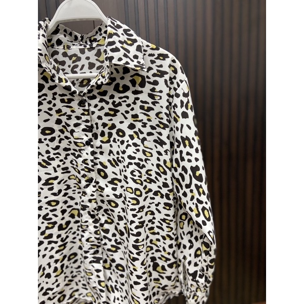 real pic kemeja leopard putih LD 110 / leopard white