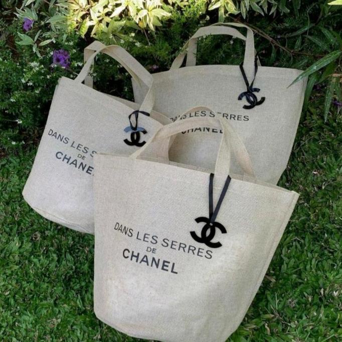 CHANEL TOTE BAG DANS LESS SERRES DC45DFC6