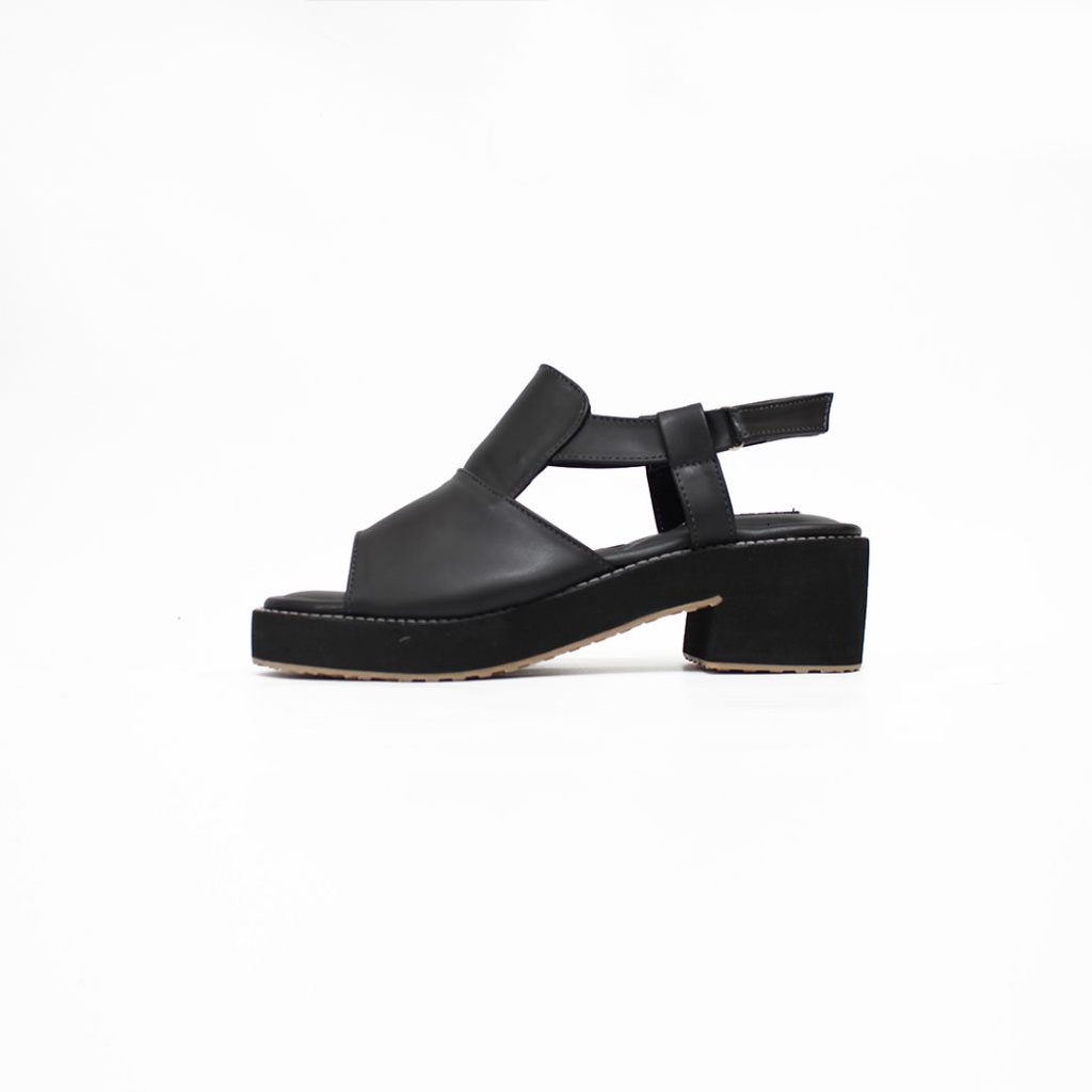 FARADELA Sandal Wedges Spon F01-01.5-Hitam