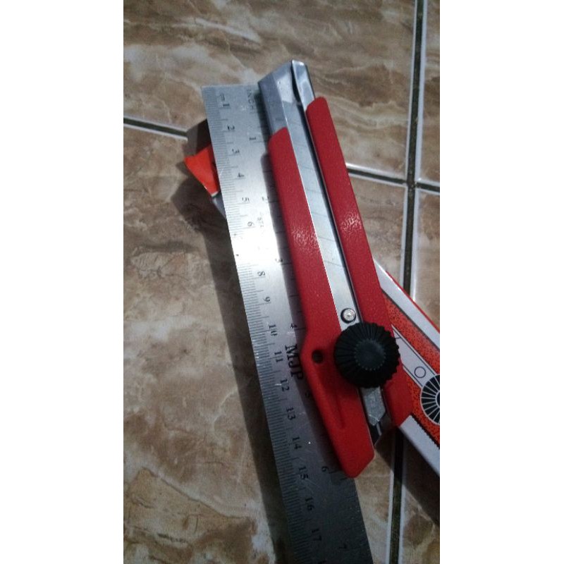 

Cutter knife/ Pisau pemotong