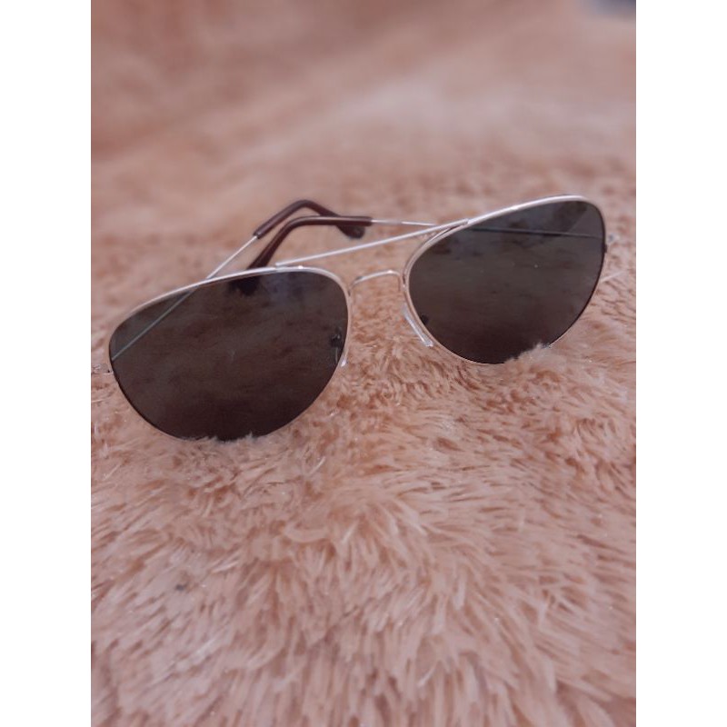 Kacamata Hitam Riben