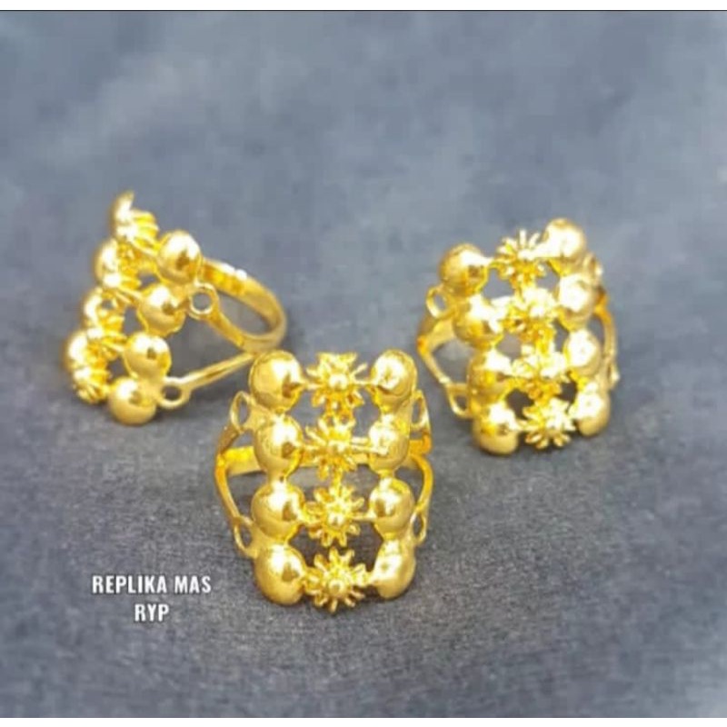 Cincin baris tiga, empat lapis emas 24k dan kristal /replika, awet,persis seperti asli,tahan,cantik