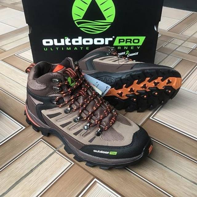 Sepatu outdoor pro Lynk
