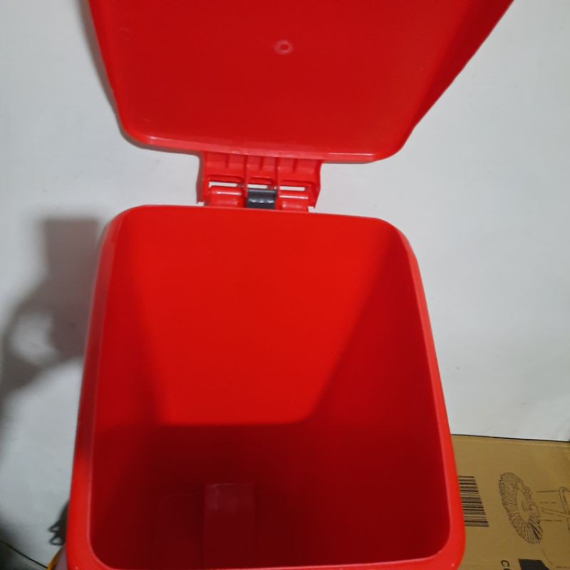 Tempat Sampah Injak Injek 50 Liter Bio Earth 2160