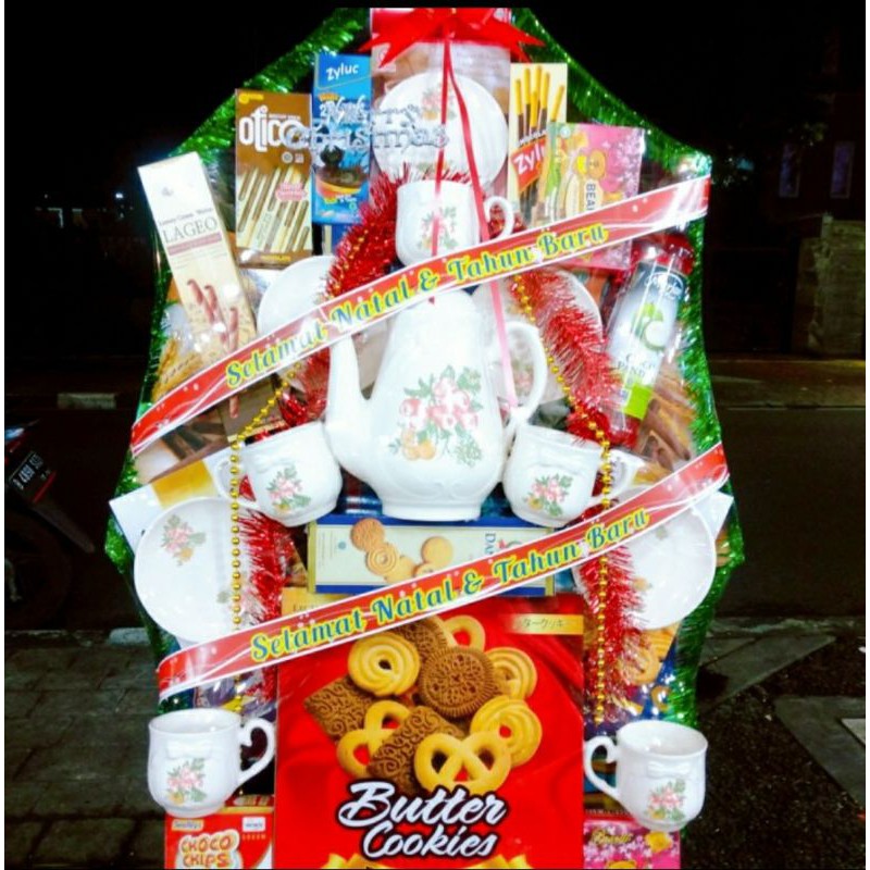 

Parcel Kue + Tea Set Parcel Lebaran Idul Fitri 2021