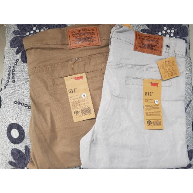 Celana chino levis panjang