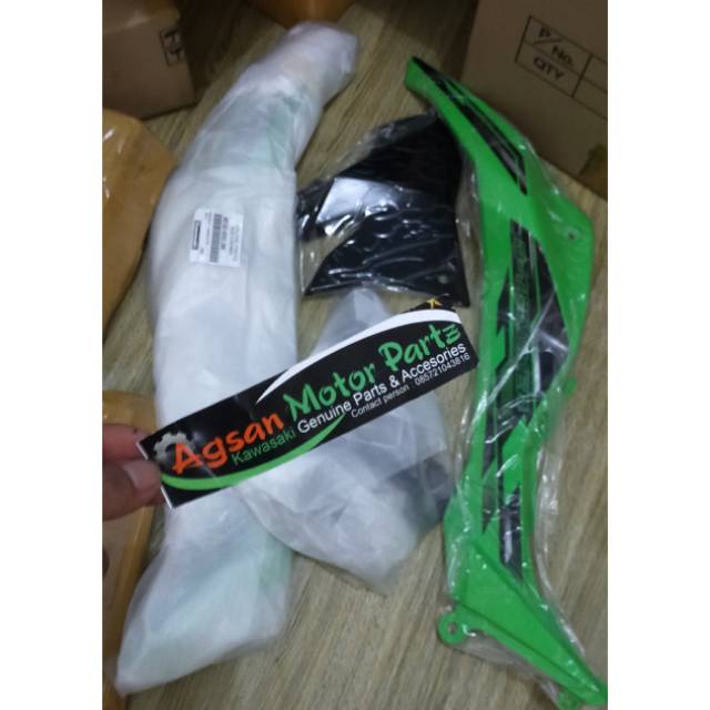 Sayap tangki Cover tangki KLX 150 Dtracker new hijau original Kawasaki