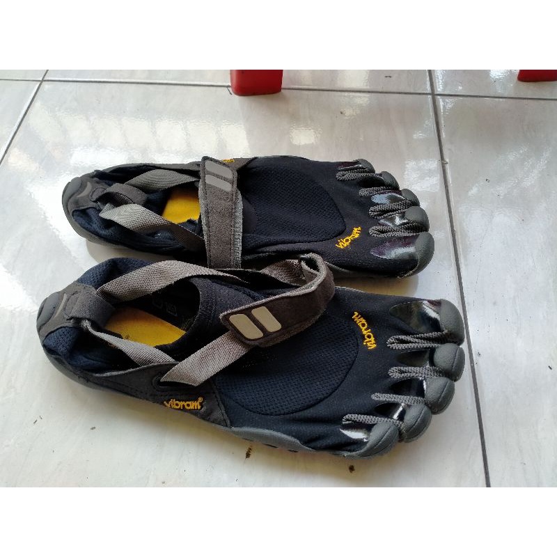 Sepatu Vibram FiveFingers size 43