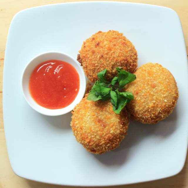 

Chicken Bread (Roti Goreng isi Ayam) 1 box isi 4 pcs