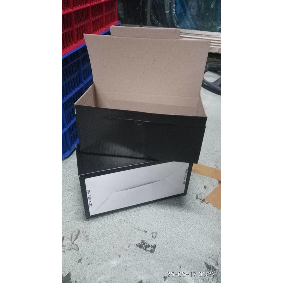 

FRESH kardus polos Hitam ukuran 27x14x11 TK ISTIMEWA