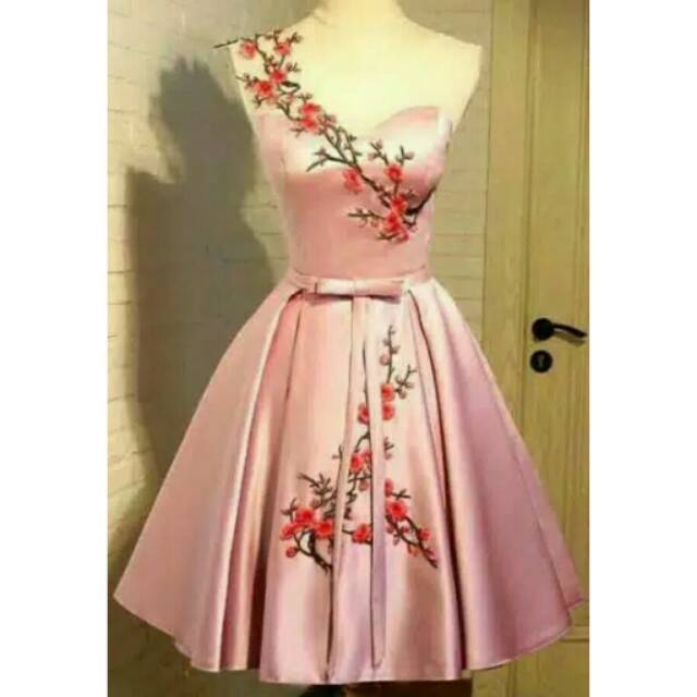 Dress Pesta / Dress pendek / gaun pesta