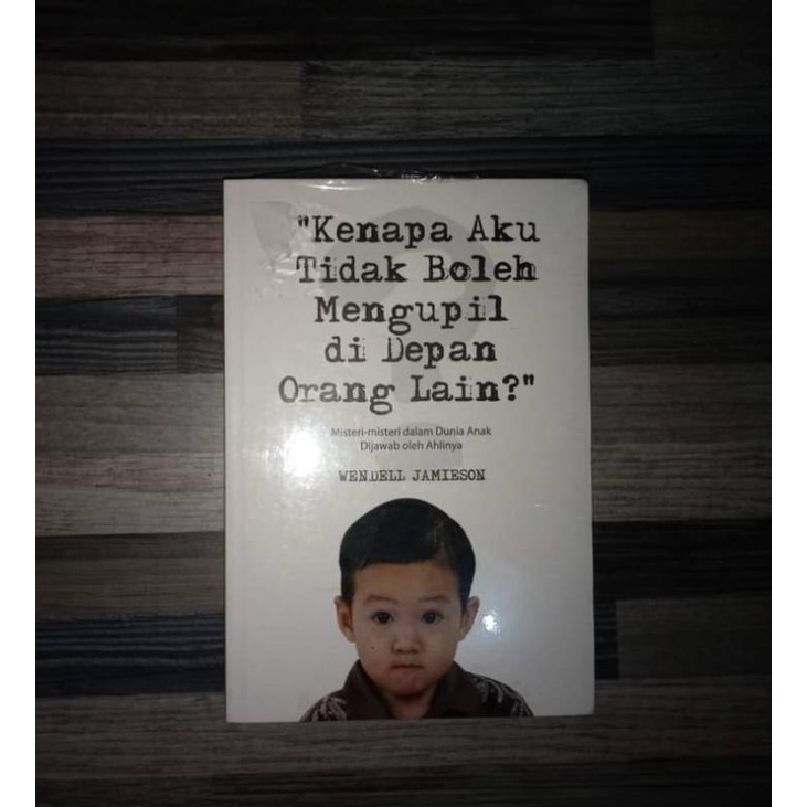 KENAPA AKU TIDAK BOLEH MENGUPIL DI DEPAN ORANG LAIN?