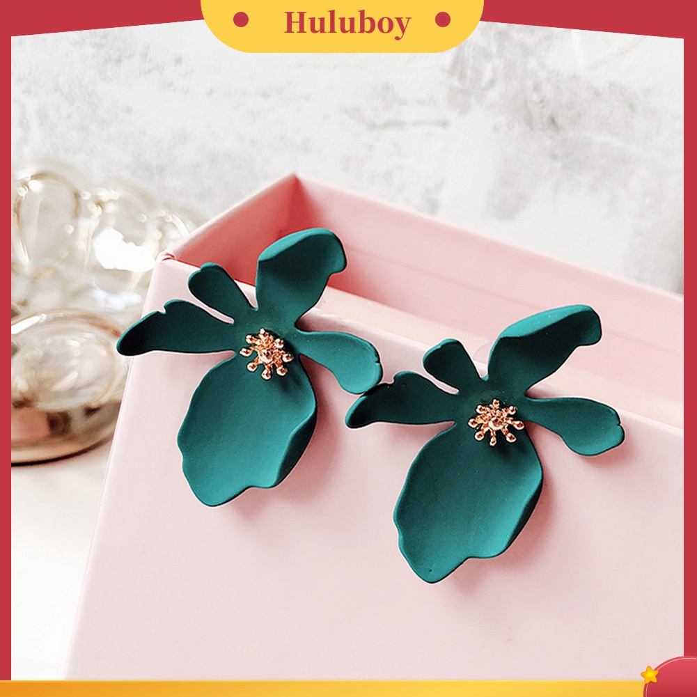 Anting Stud Bentuk Bunga Daisy Bahan Logam Untuk Wanita