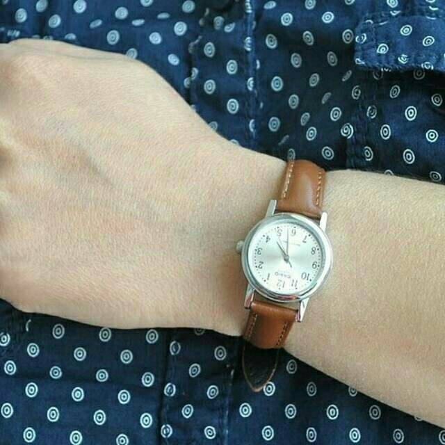 Jam Tangan Wanita Original Bergaransi CASIO 1095E Original