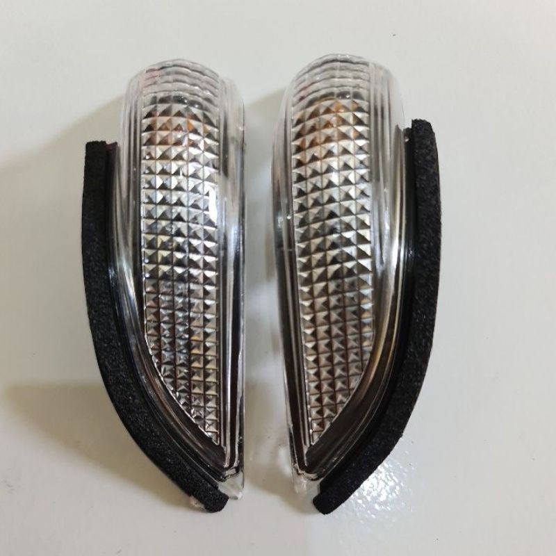 Lampu Sein Spion Sigra Yaris Calya Camry Altis sepasang