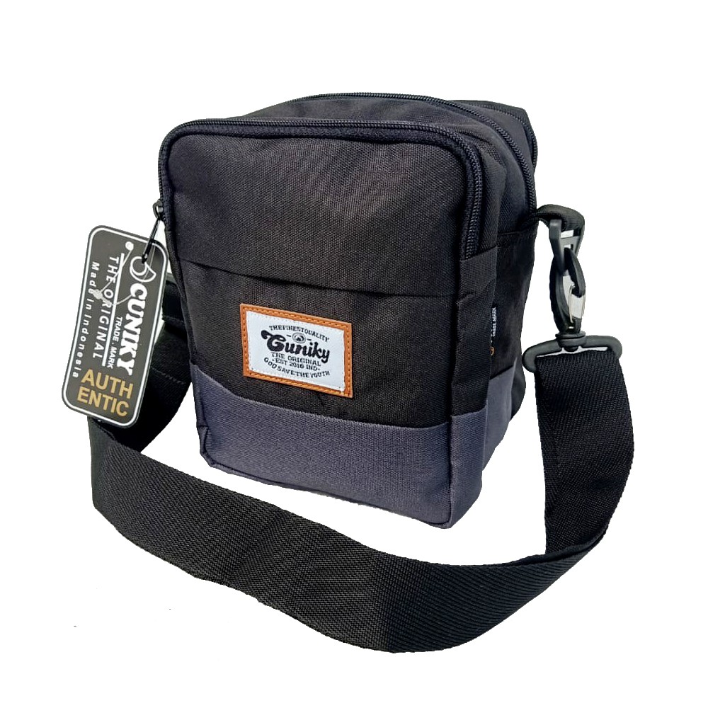 Tas pria selempang / tas bahu ada 3 sleting