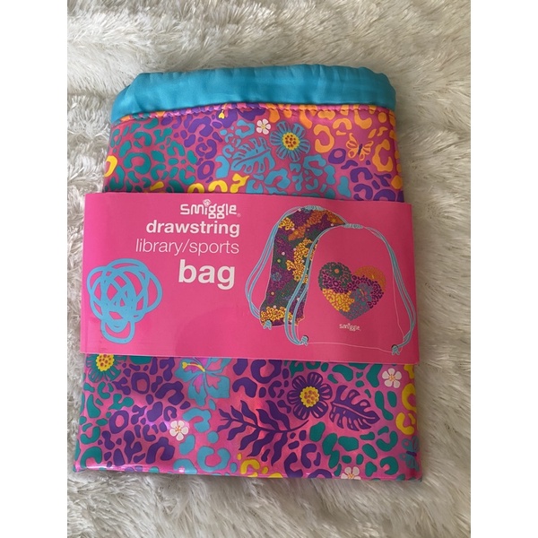 

Ready smiggle drawstring bag, smiggle pencil case , smiggle keychan scented, smiggle colour