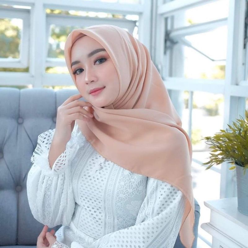 HIJAB BELLA SQUARE / SEGIEMPAT POLLYCOTON / POTTON SENJA-BELLA Coksu