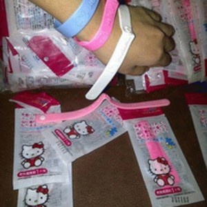 Gelang anti nyamuk hello kitty wristband bugslock anti serangga kids anak dewasa bukan lotion nyamuk mosquito repeller aksesoris