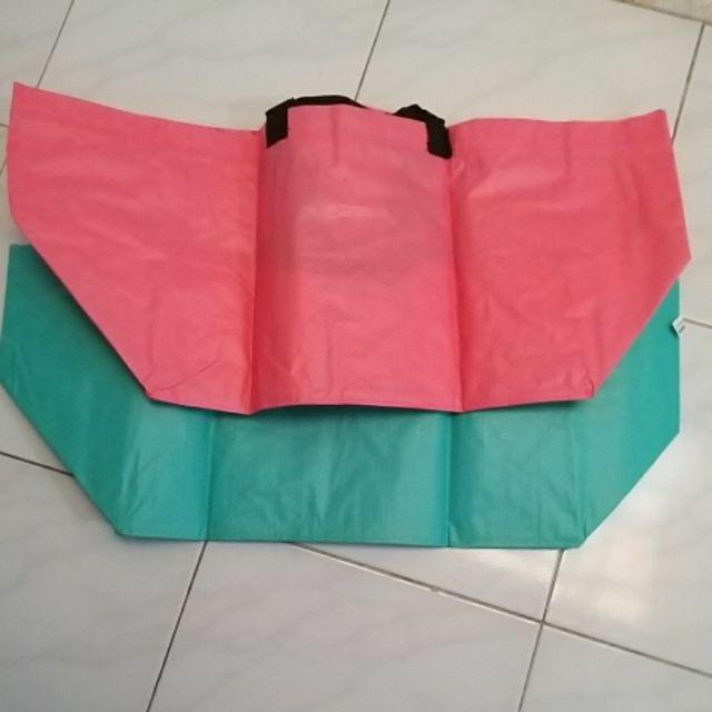 Slukis Kantong Belanja, Besar