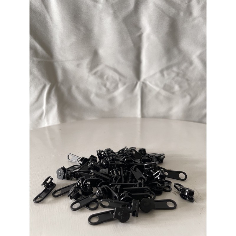 

Kepala resleting No 5 hitam Murah