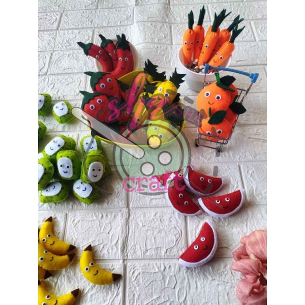 Aplikasi buah dari kain flanel